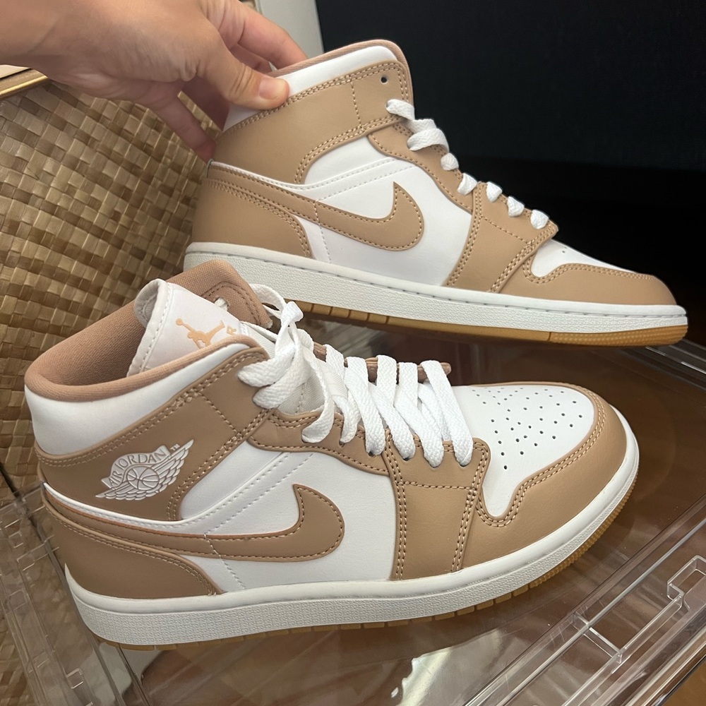 Nike Jordan tan gum